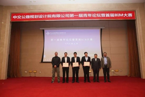 爭創新，求發展，青年正是大有可為時！